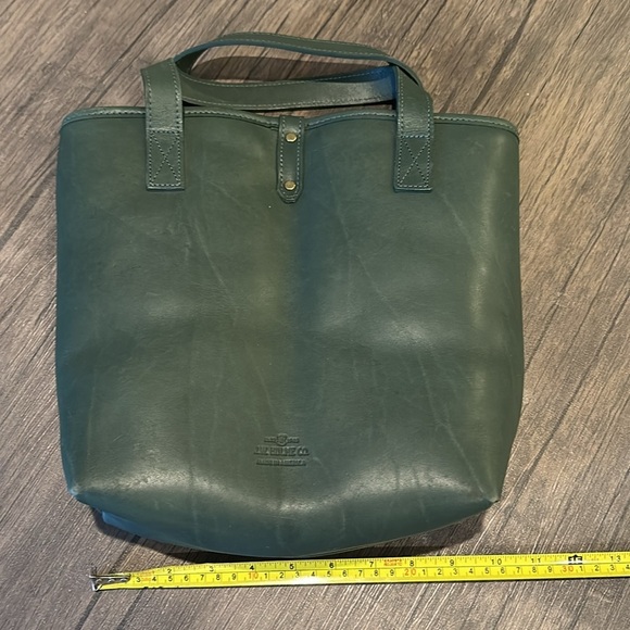 J.W. Hulme Leather Wine Tote Carrier, Holds Two Wine or Liquor Bottles, Green - Picture 10 of 12